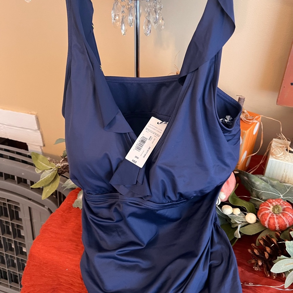 Sonnet Shores NWT Ruffled Neck tankini top w/ adjustable straps & removable cups